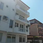 Primorsko Apartments *