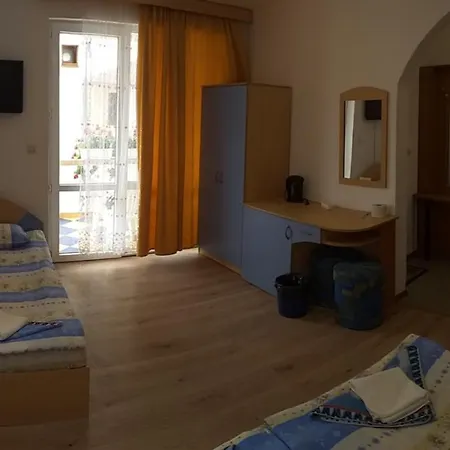 アパート Primorsko Apartments プリモルスコ