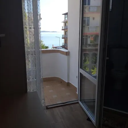 Primorsko Apartments *