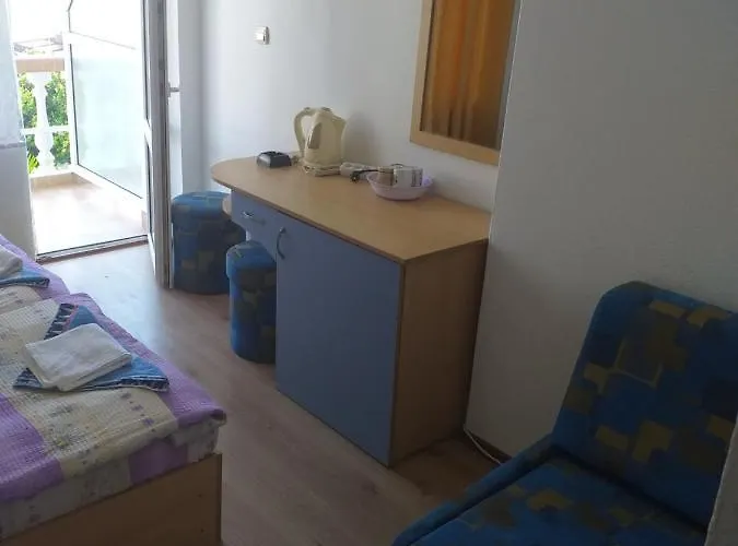 Primorsko Apartments 公寓